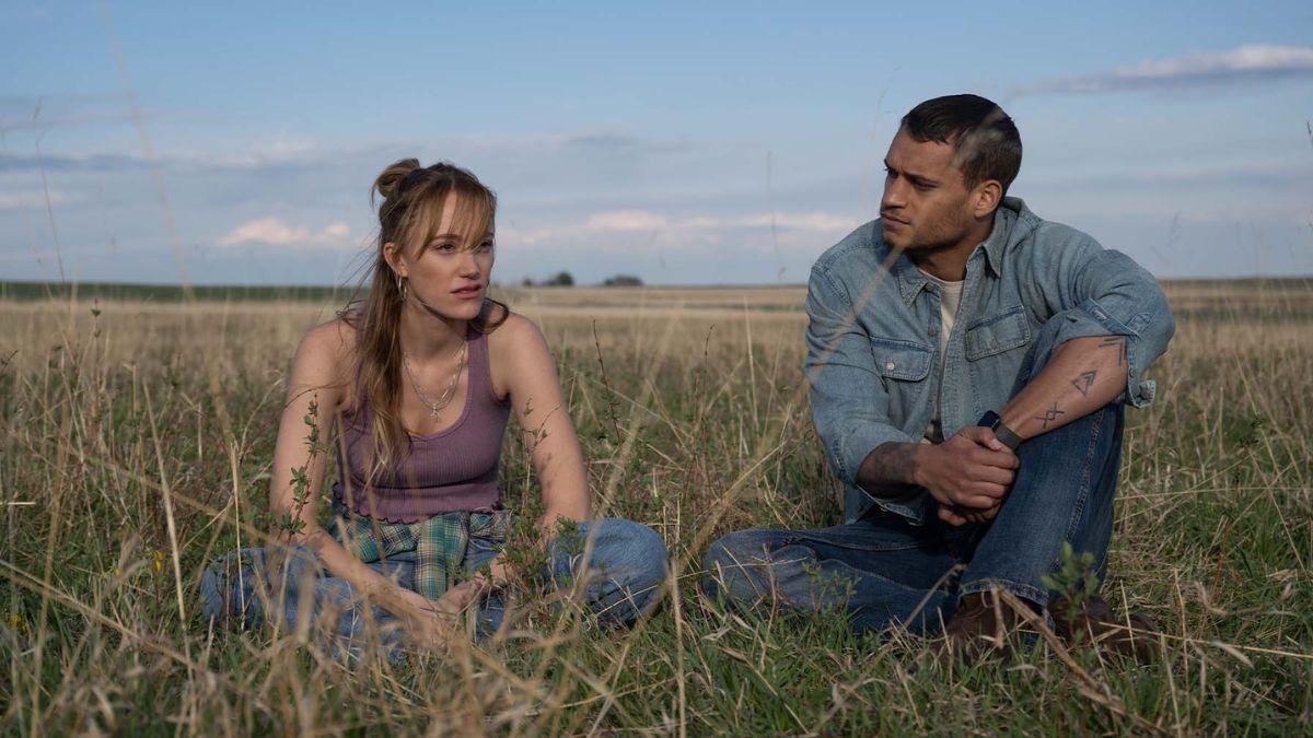 'Uma Segunda Chance' é estrelado por Maika Monroe e Tyriq Withers
