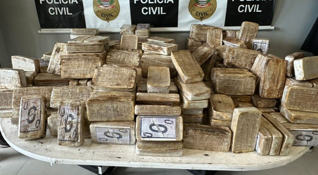 Segundo a Polícia Civil, a dinâmica do grupo evidencia uma operação criminosa altamente organizada, com divisão clara de funções e logística definida para o escoamento da droga em larga escala