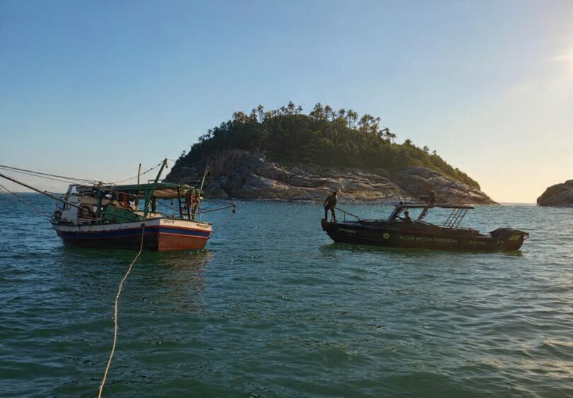 No litoral paulista, a restrição do camarão geralmente ocorre entre o fim de janeiro e 30 de abril, abrangendo espécies como sete-barbas, rosa e branco