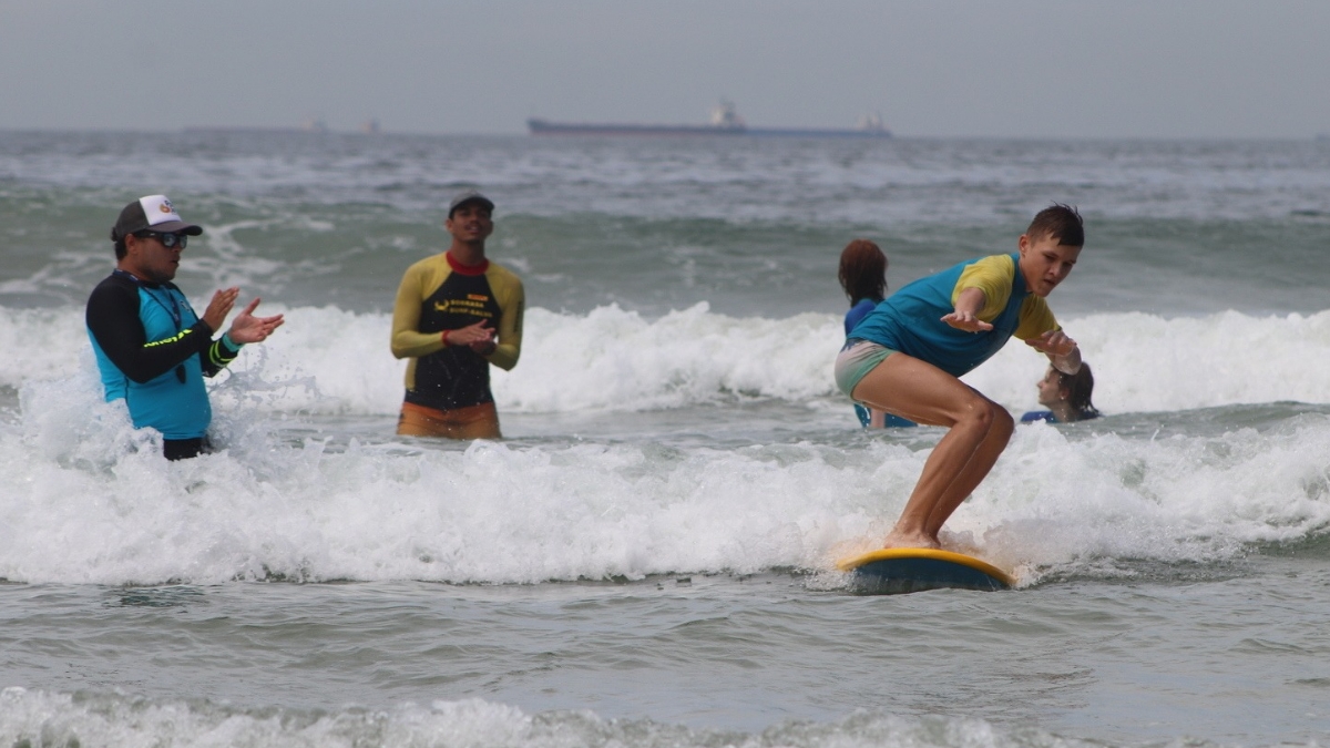 As melhores praias do Brasil para aprender a surfar