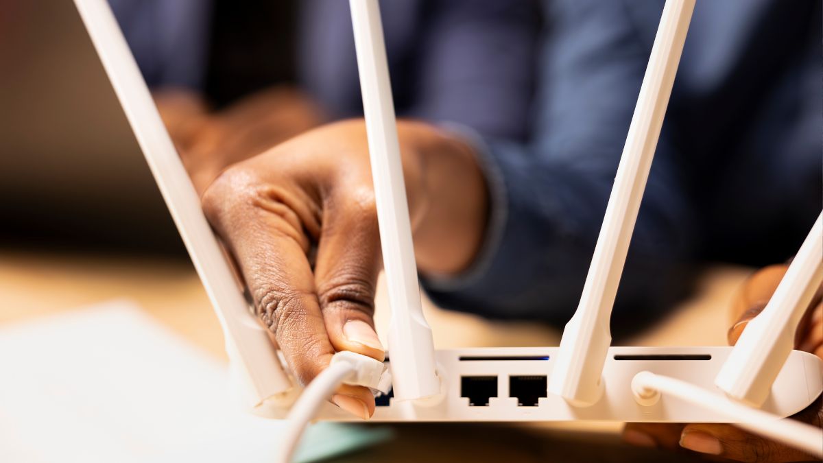Nunca instale o roteador em varandas ou de frente para janelas