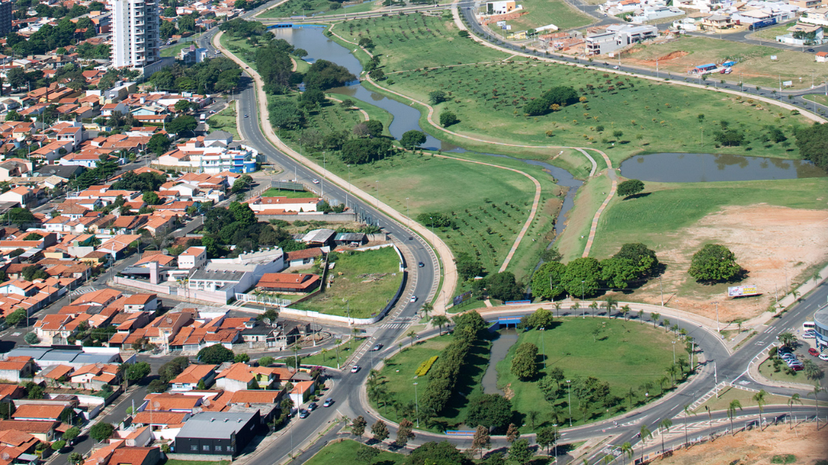 Em novembro de 2025, segundo a Prefeitura Municipal de Indaiatuba, a cidade ocupou o 3&ordm; lugar no ranking "As Melhores Cidades do Brasil", organizado pela Revista Veja em parceria com a Austin Rating