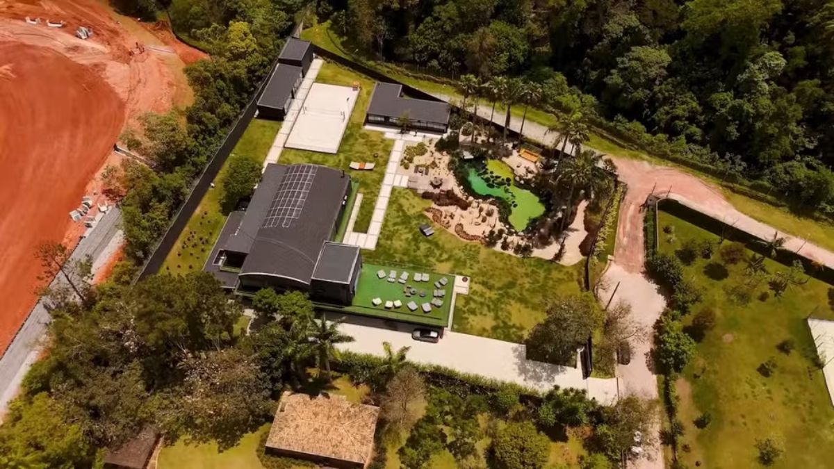 Mansão do ator e empresário, Felipe Titto, foi colocada à venda em 2024 por conta de um desejo antigo que ele possuia