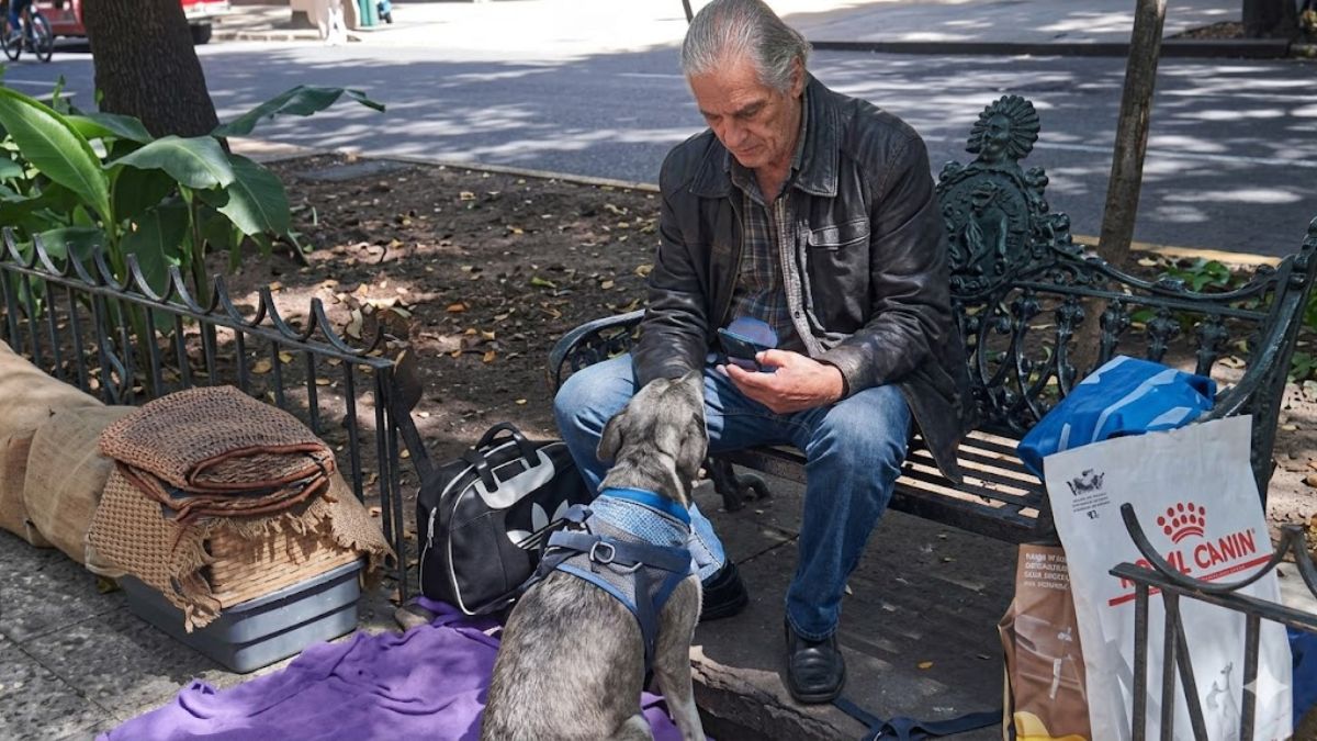 O ator Alejandro Landero, conhecido por estrelar novelas mexicanas, vive em situação de rua atualmente