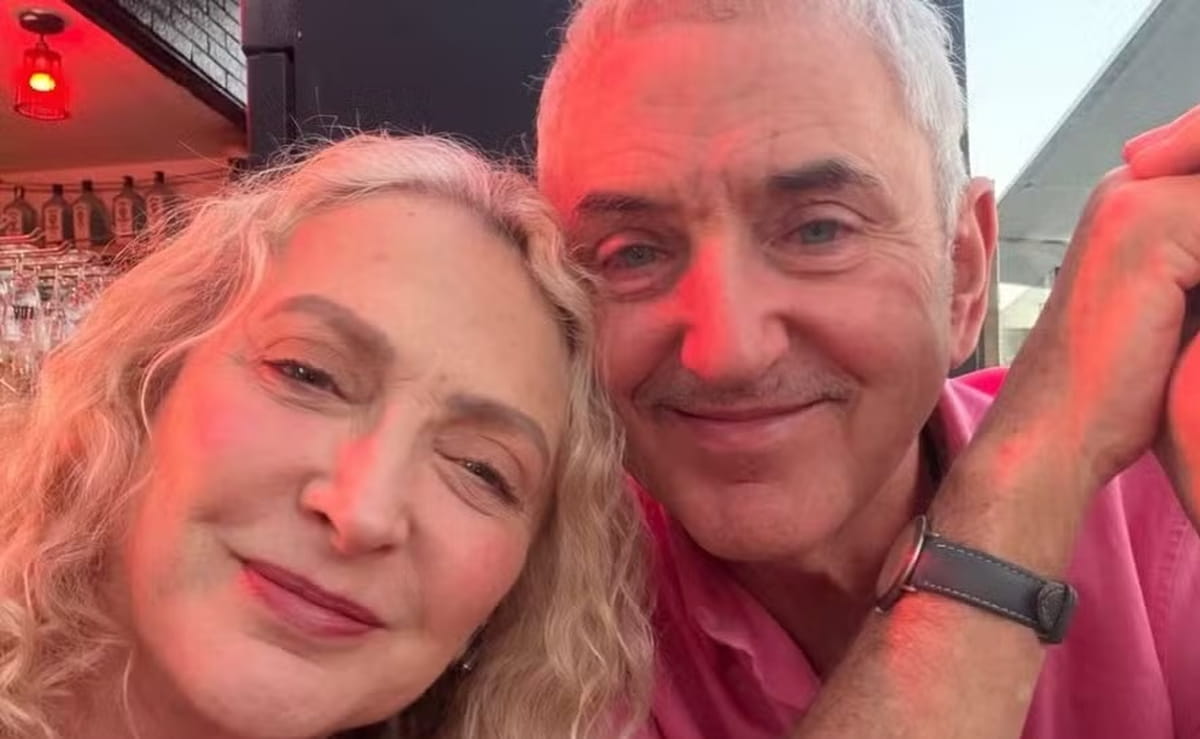 Aos 68 anos, Débora Olivieri vive um relacionamento sólido com o holandês Ruud Dankers.