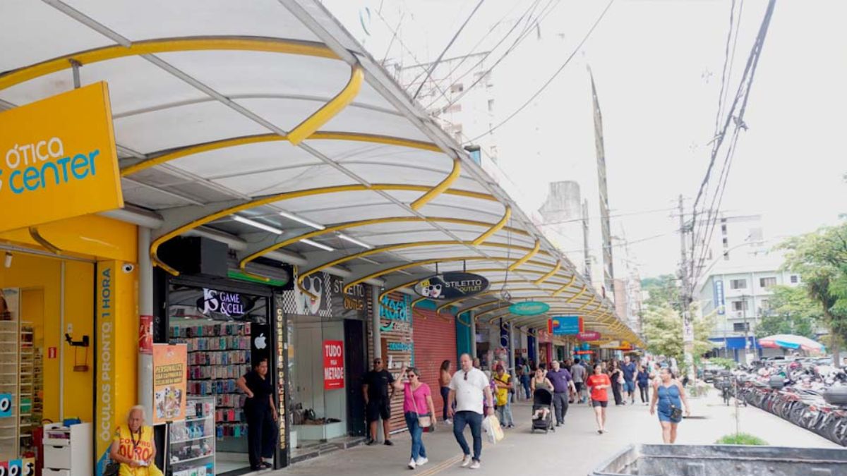 Movimentação no Centro de São Vicente reflete o aquecimento do comércio e a geração de novos empregos