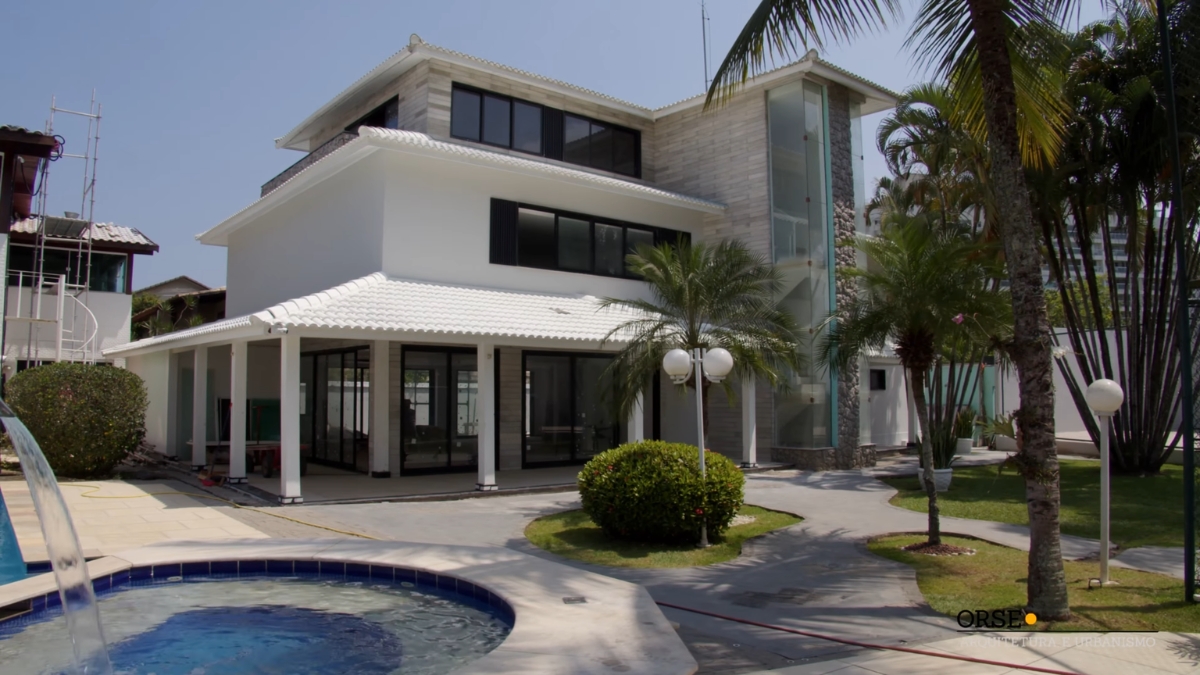 O projeto, organizado pelo escritório de arquitetura Orse, tem como foco principal modernidade e conforto absoluto