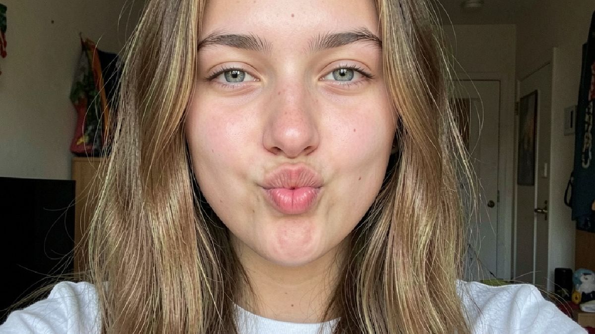 Em 1955, a jaqueta de couro se tornou símbolo dos rebeldes sem causa; hoje, o biquinho toma conta e, pouco a pouco, se tornou símbolo de pertencimento