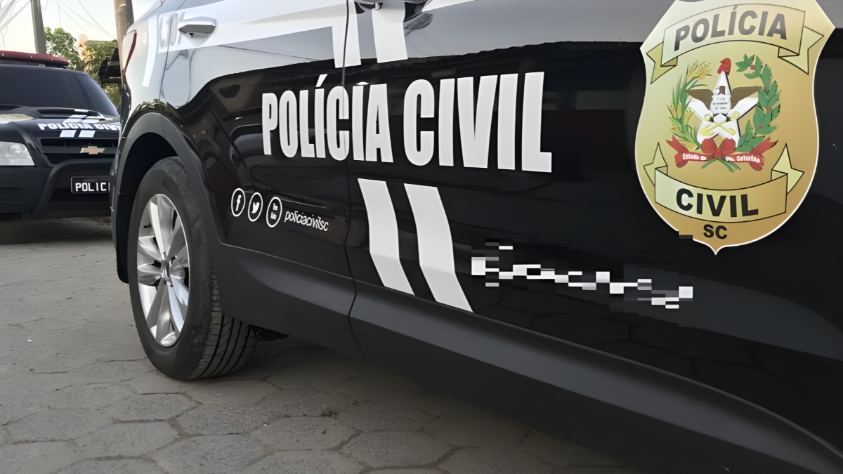 A polícia cumpriu mandados de busca na residência e no local de trabalho do dentista