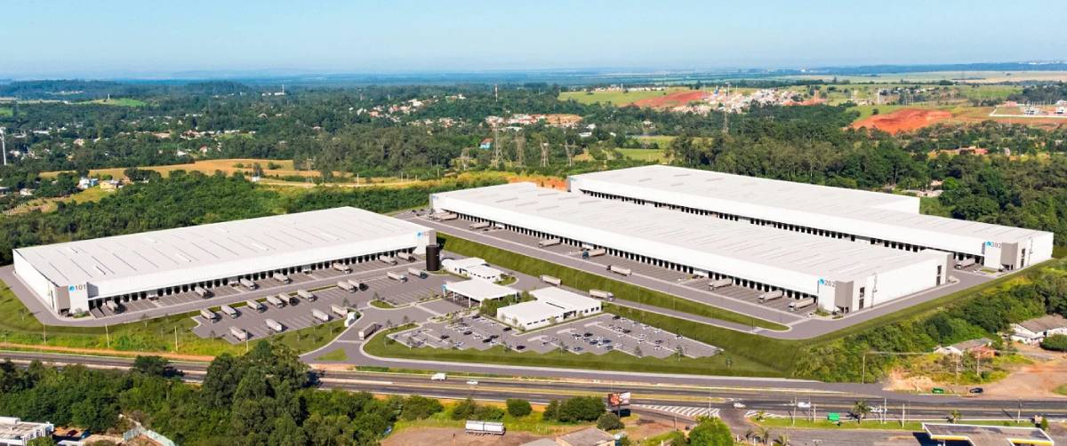 A planta terá 100 mil metros quadrados, com o dobro da capacidade operacional da Amazon