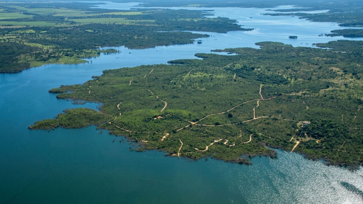 Com área equivalente à cidade de São Paulo o Lago de Serra da Mesa oferece clima de praia em um estado sem litoral