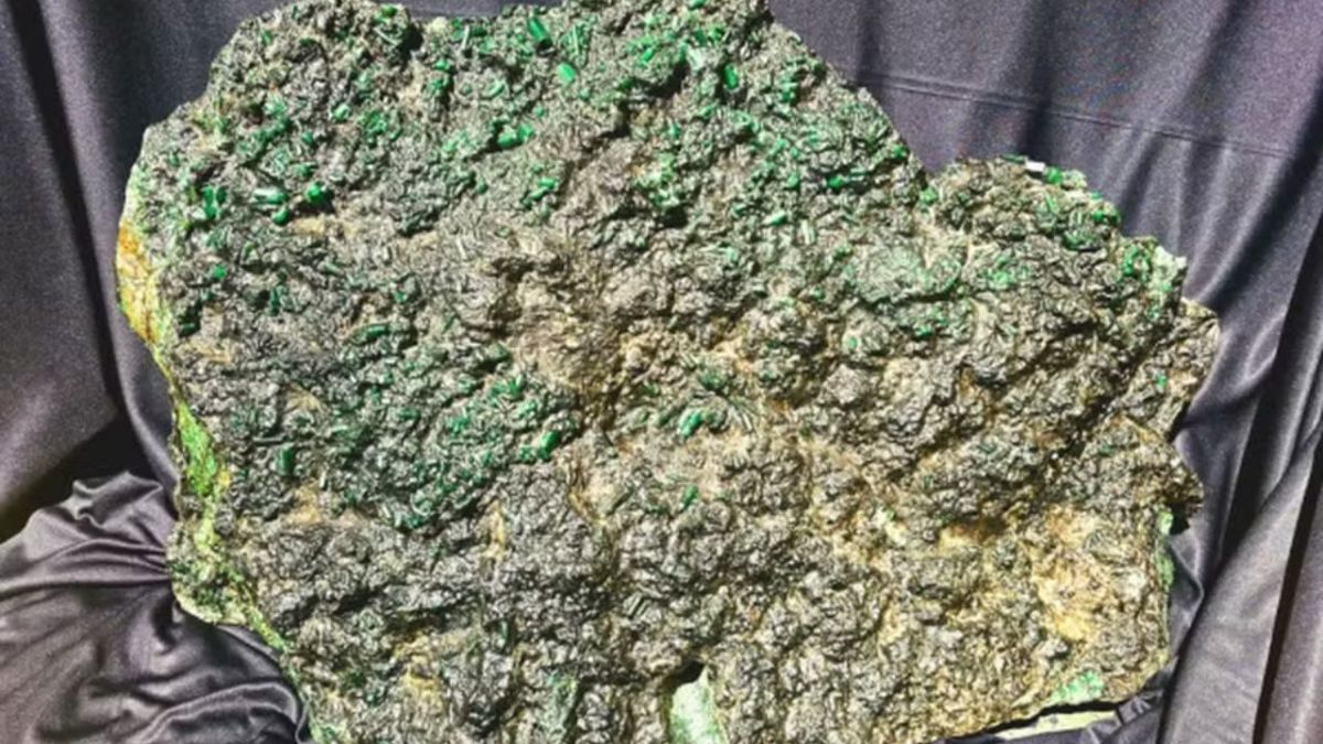 A região da Serra da Carnaíba na Bahia se destaca como um dos principais polos mundiais de extração de pedras preciosas desde a descoberta das primeiras jazidas