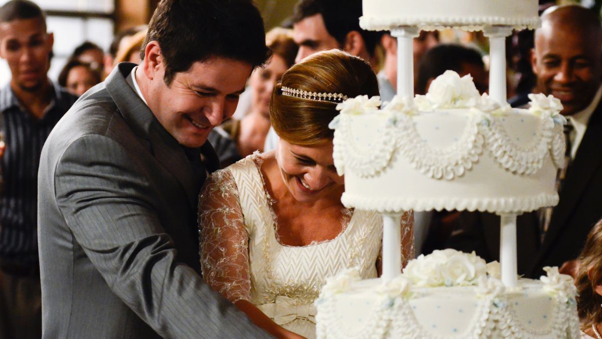 Carminha (Adriana Esteves) e Tufão (Murílo Benício) se casam