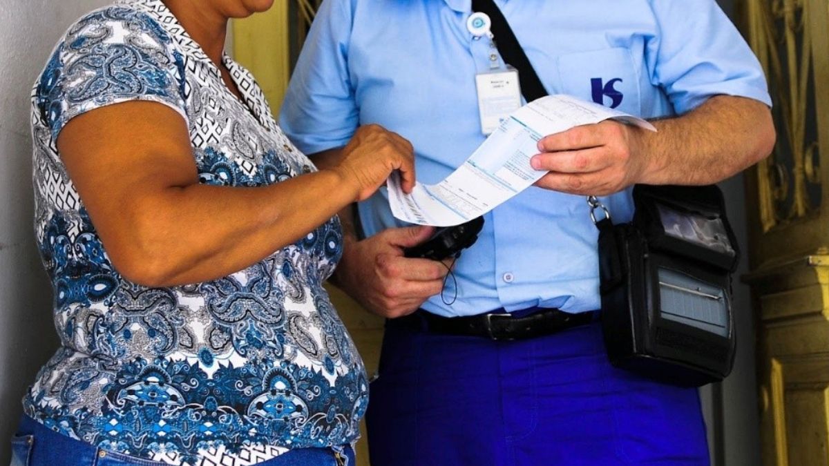 Com renda de até meio salário-mínimo por pessoa, famílias paulistas pagam até 79% menos na conta de água; o desconto depende de cadastro atualizado e CPF correto na titularidade