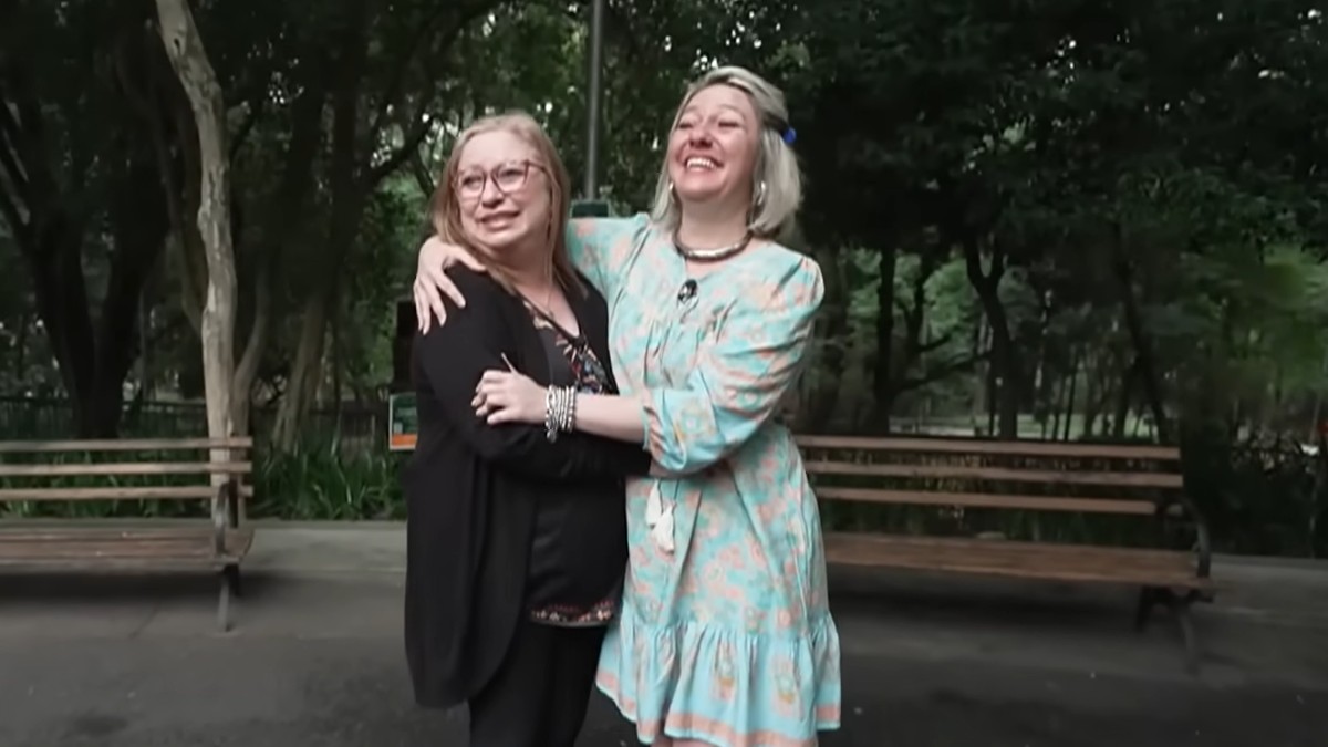 Mara e Michelle se reencontram em SP após 43 anos