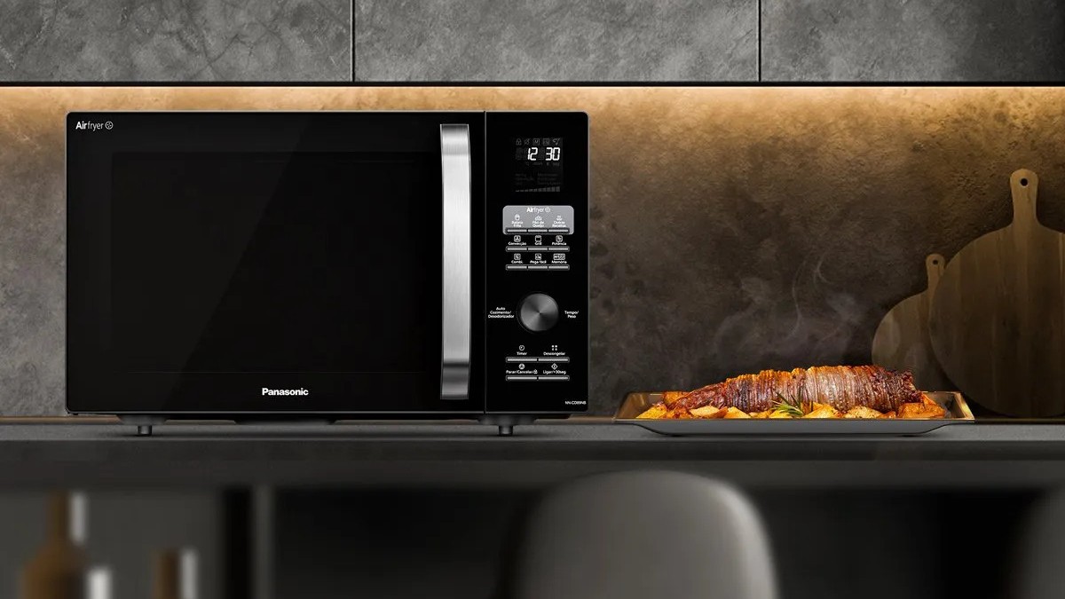 Microondas com Air Fryer da Panasonic, mas outras marcas também oferecem a tecnologia