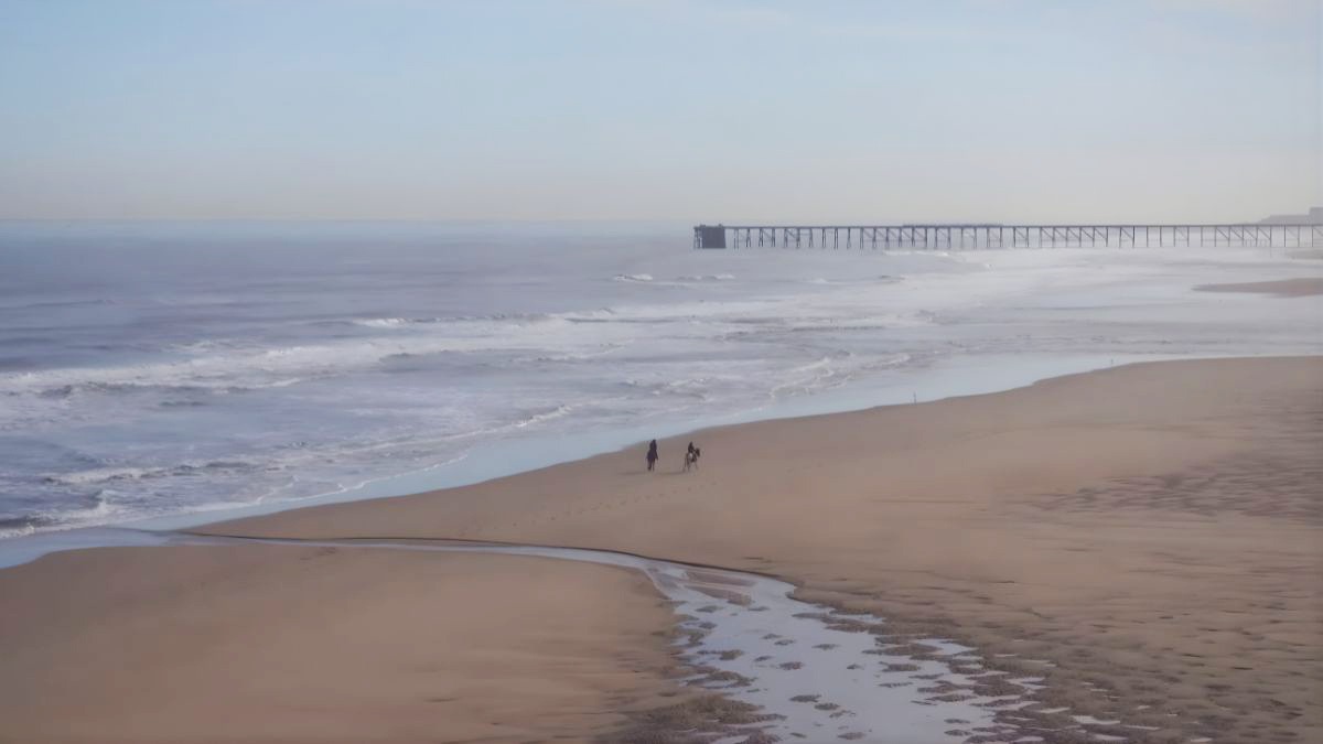 Autoridades britânicas mantêm a orientação de que qualquer objeto desconhecido encontrado na praia não deve ser tocado