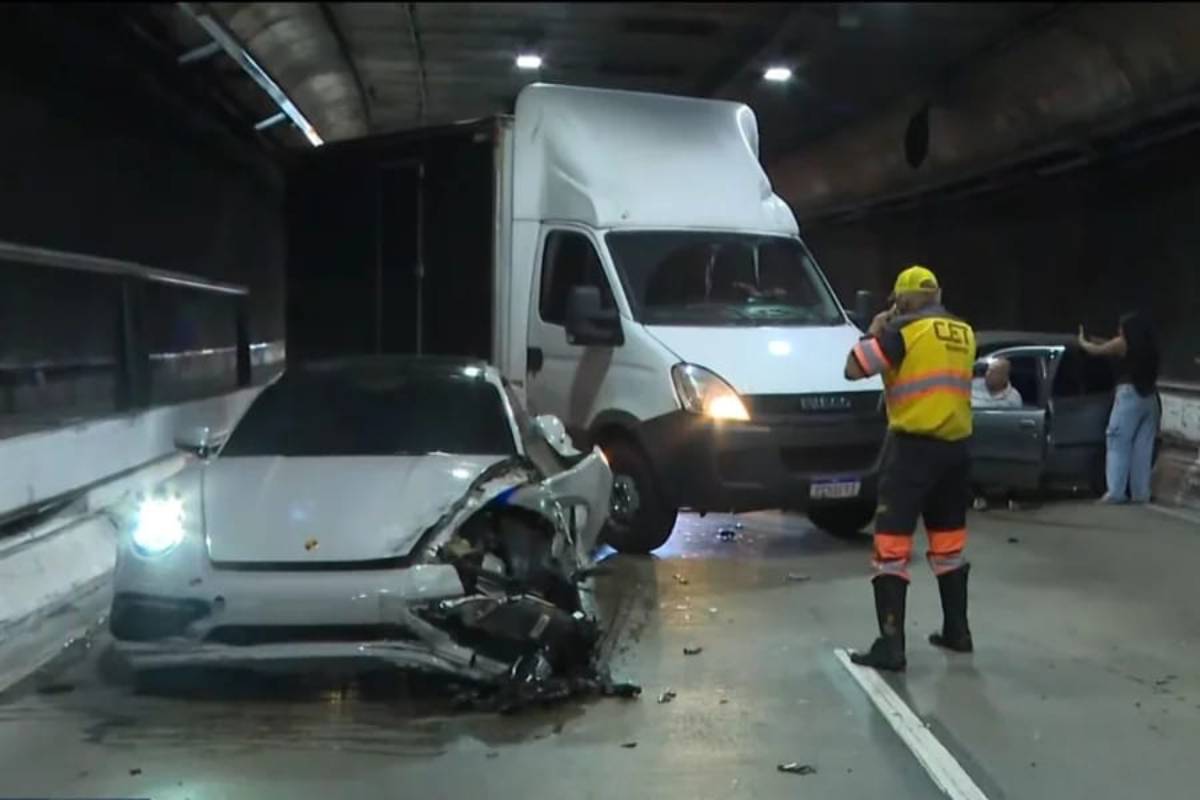 De acordo com o Corpo de Bombeiros, a vítima foi socorrida com lesões na cabeça e na coluna