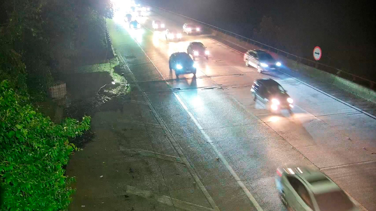 O movimento nas rodovias que ligam o litoral à capital paulista registra pontos de lentidão na noite deste domingo (5)
