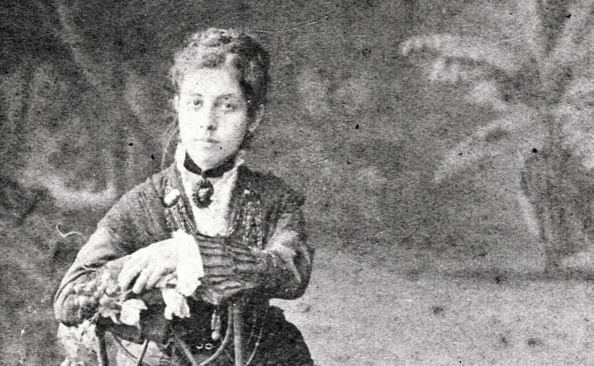 Mais do que apenas esposa de um empresário, Ana Costa esteve ligada a um período de transformação da cidade, quando Santos começava a se desenvolver e a se conectar com a orla